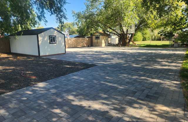 3 bedroom home 1/2 acre.  No HOA Gallery 3