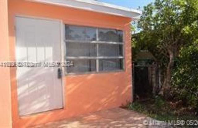 279 SW 9th St - 279 Southwest 9th Street, Dania Beach, FL 33004