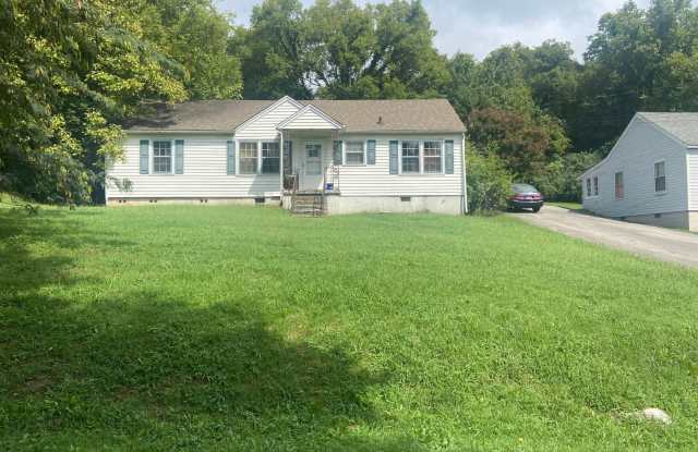 Beautiful 3 Bedroom Home w/yard! photos photos