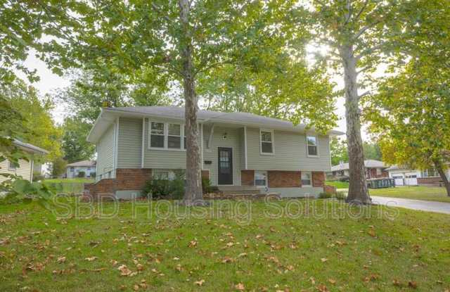 13219 Craig Ave - 13219 Craig Avenue, Grandview, MO 64030