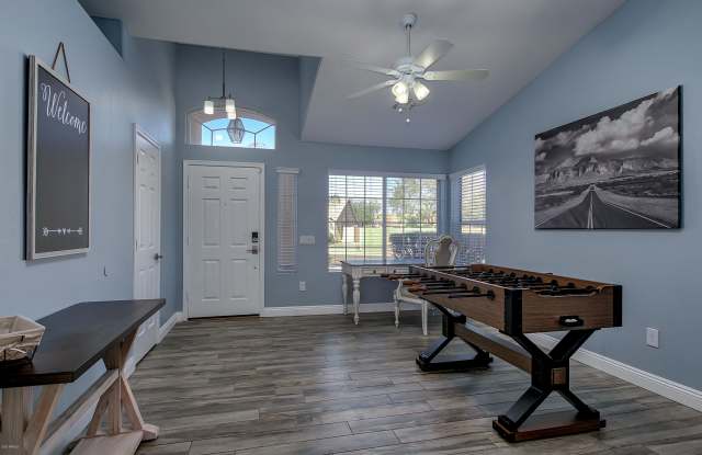 2207 E TEMPLE Court Gallery 3