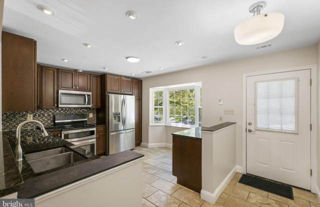 124 BARNSFIELD CT #216 Gallery 4