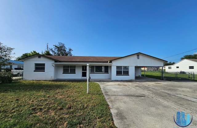 4 Bedroom, 3 Bath HOUSE with a detached 1 Bedroom and 1 bath in Lakeland *MOVE-IN SPECIAL* photos photos 4 Bedroom, 3 Bath HOUSE with a detached 1 Bedroom and 1 bath in Lakeland *MOVE-IN SPECIAL* photos photos