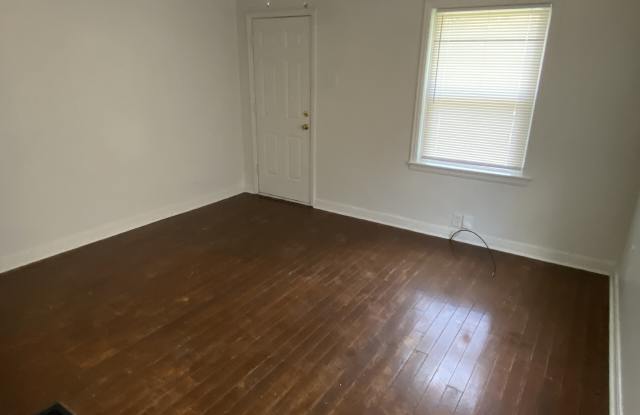 623 N Tibbs Avenue Gallery 3