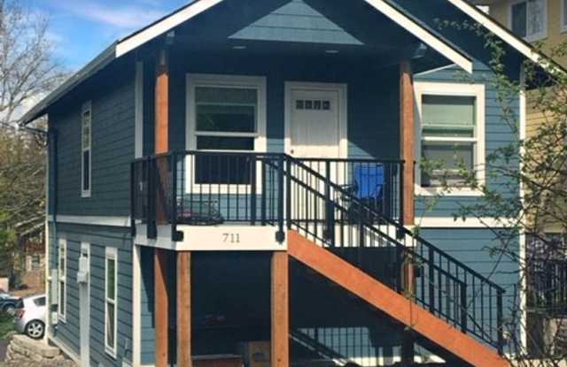 PRELEASING for Early September 2025! 6 bed/2 bath House Walking Distance to WWU! photos photos