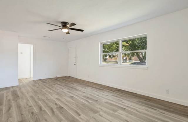 2415 West Morton Street Gallery 4