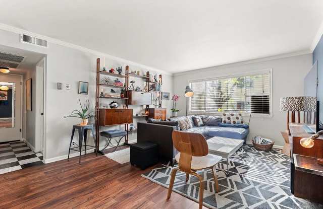 11813 Runnymede St Apt 9 Gallery 4