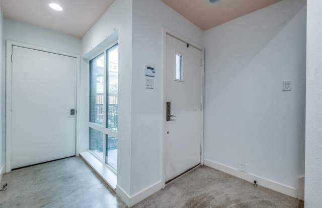 2300 N Fitzhugh Avenue Gallery 2