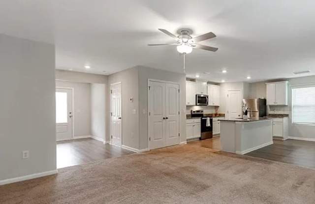 Room in 4 Bedroom Home at Nia Rd Gallery 3