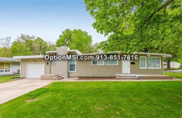 2201 Northeast Shady Lane Drive Gallery 2