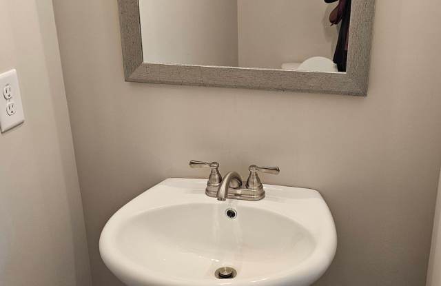 New Construction! 2 Bed/1.5 Bath Near Downtown photos photos