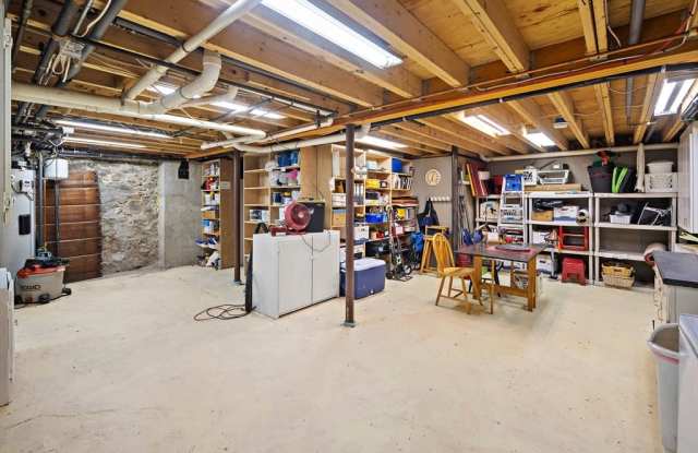 33 Lombard Rd Gallery 4