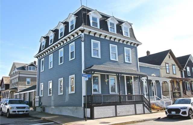 668 Thames Street unit: 2 photos photos