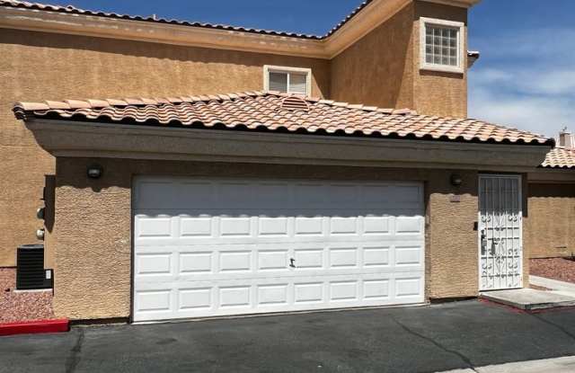 Charming Condo with Private Two-Car Garage in a Gated Community photos photos Charming Condo with Private Two-Car Garage in a Gated Community photos photos