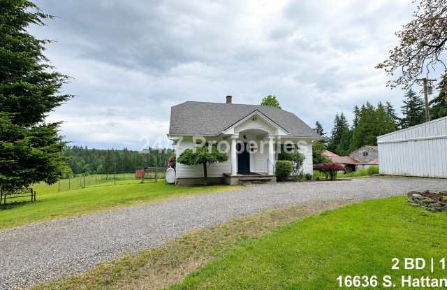 2BD | 1BA Farmhouse with Garage, Shop, Sauna! - Oregon City photos photos