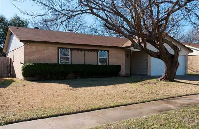 433 Edwards Drive - 433 Edwards Drive, Saginaw, TX 76179