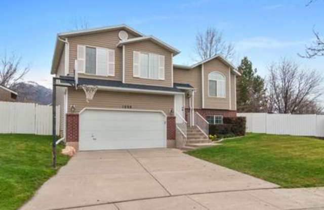 1098 E 375 S - 1098 East 375 South, Layton, UT 84041