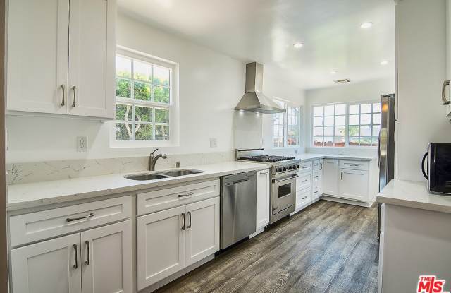8319 Altavan Ave - 8319 Altavan Avenue, Los Angeles, CA 90045