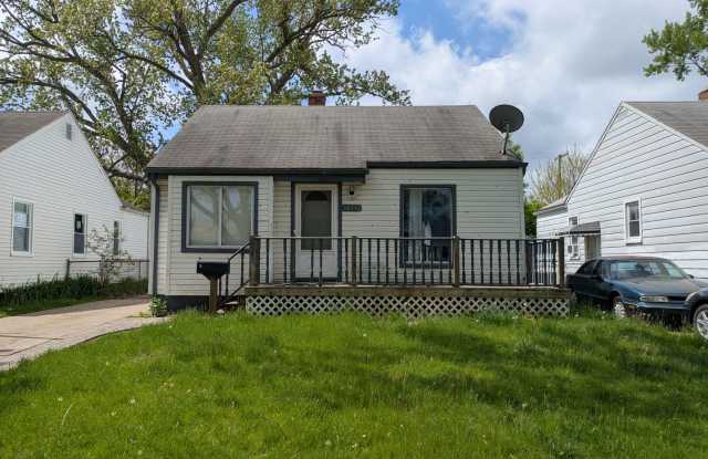 18912 Woodcrest 3 bedroom/1 bath with great back yard located in Harper Woods photos photos