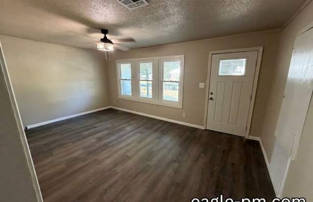 2 Bedroom 1 Bath Home + Office For RENT! Gallery 3
