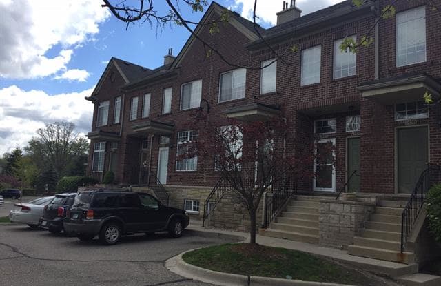 1464 SILVERBROOK RIDGE Drive - 1464 Silverbrook Ridge Dr, Walled Lake, MI 48390