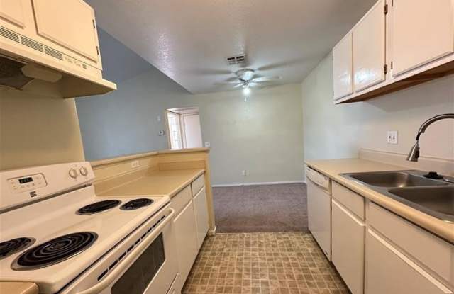 5251 South Lindell Road - 1Unit 204 Gallery 3