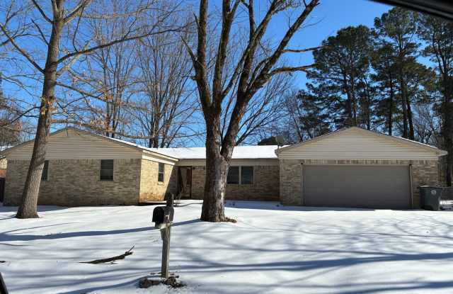 Spacious 4 Bedroom/3 Bath Family Home West End of Searcy photos photos