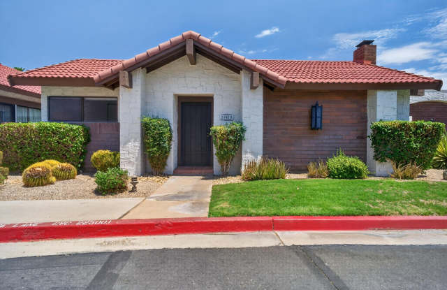 2490 E Miramonte Circle - 2490 East Miramonte Circle, Palm Springs, CA 92264