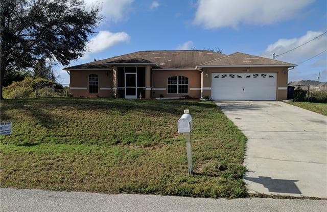 1029 Cedartree AVE - 1029 Cedartree Avenue, Lehigh Acres, FL 33971