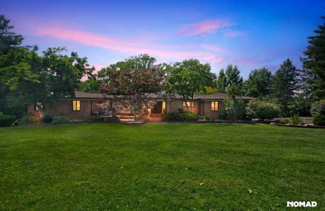 Completely remodeled with granite all over 2BR lower lever level in Saint Louis photos photos