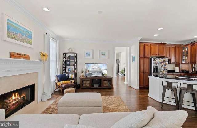 1156 COLONIAL Road Gallery 3