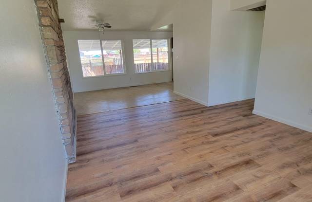 3 Bedroom 1 & 1/2 bath house Gallery 4