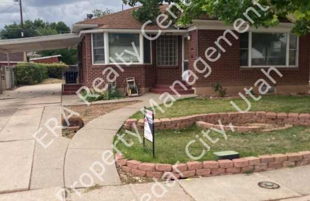 Move-In Bonus - 2 bed, 1 bath Basement Apartment in Vintage Home Gallery 1