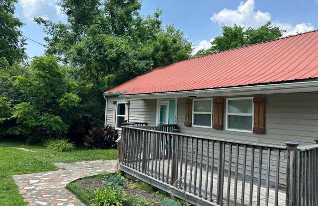 2 Bedroom Pet Friendly Home For Rent Near APSU  Downtown! photos photos
