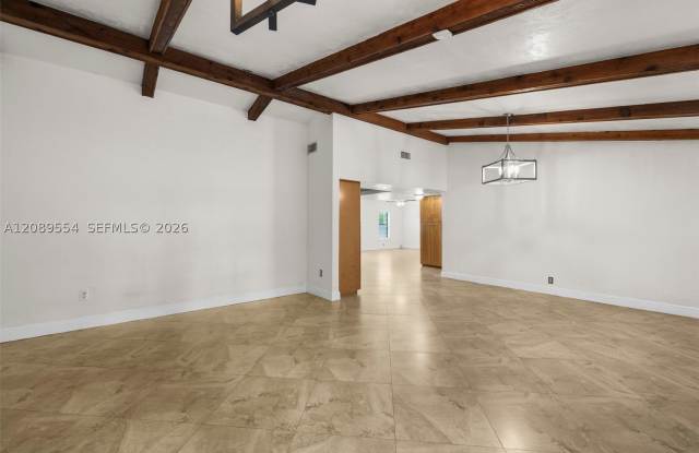 7700 NW 11th Pl Gallery 4