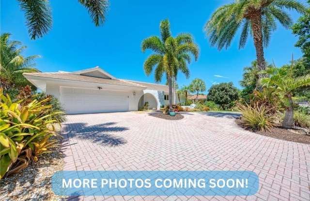 4532 WOODSIDE ROAD - 4532 Woodside Road, Siesta Key, FL 34242
