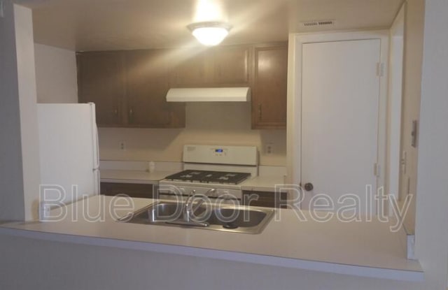 12007 B Stilwell Pl - 12007 Stilwell Dr NE, Albuquerque, NM 87112