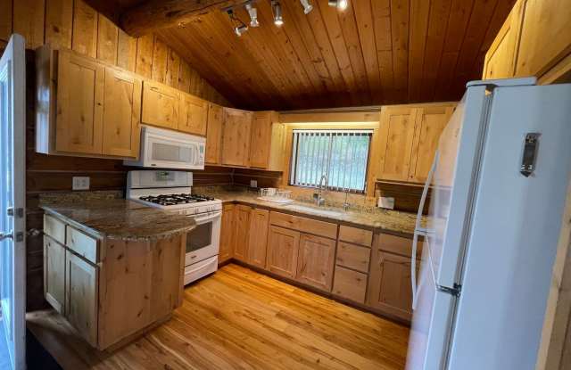 Charming 2-Bedroom Log Cabin in Scenic Kila, Montana Gallery 1