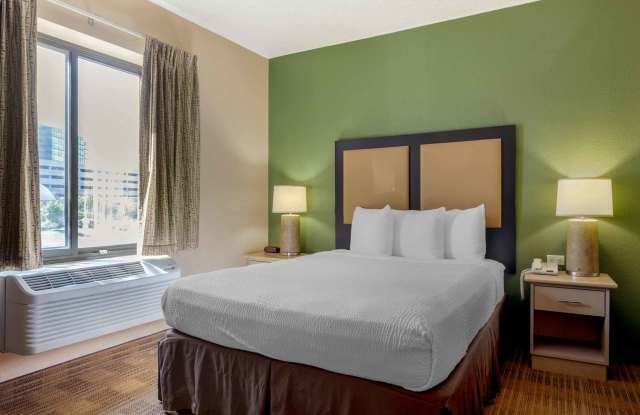 Dallas - Las Colinas - Meadow Creek Dr. Gallery 3
