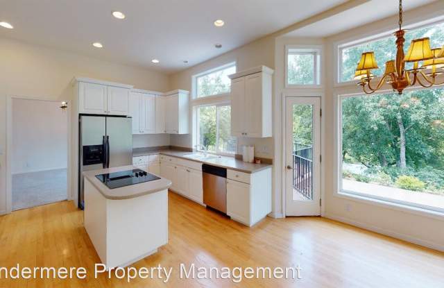 875 SE Sentry Dr. Gallery 4