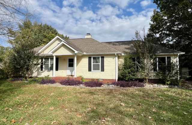 Charming Cul-de-Sac Home on ¾ Acre with Fenced Yard  Covered Deck – Murfreesboro, TN - 113 Watson Court, Rutherford County, TN 37128