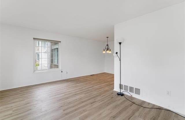 685 E Fox Hills Drive Gallery 3