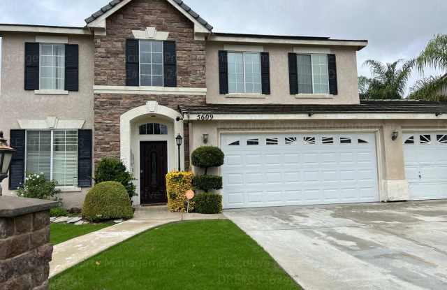 Stunning 4-bedroom, 3 bathroom home located in the westside of Bakersfield this  spacious house offers a range of amenities that will surely impress.. photos photos