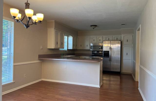 14 Feldspar Ct., Little Rock AR 72212 - Nice 3br 2ba split level, Pleasant Forest Gallery 3