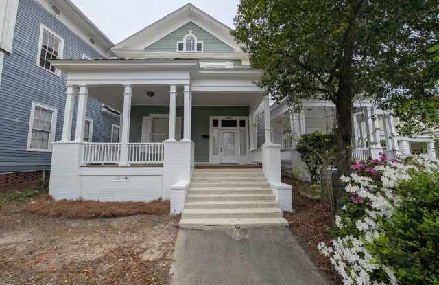 Huge 4 bedroom in prime downtown location! photos photos