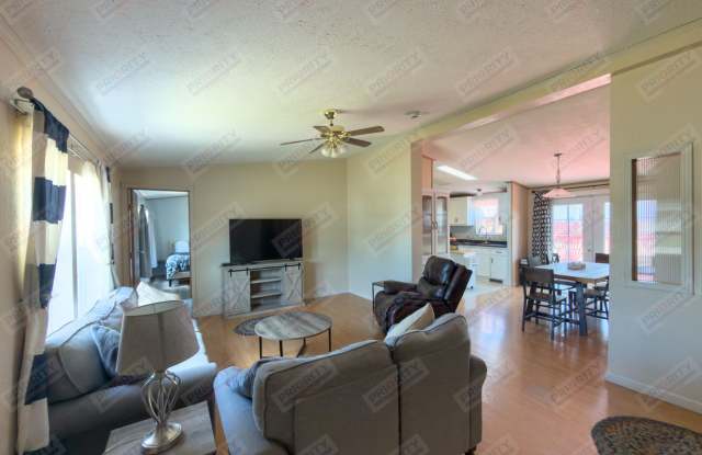Single family home with huge yard Gallery 3