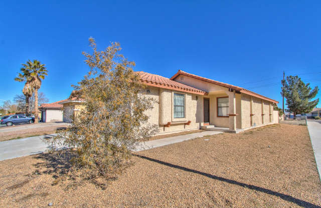 Charming Single-Story Corner Lot Home with No HOA & Spacious Layout Gallery 4