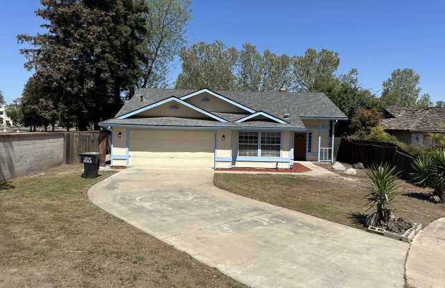 5232 West Iris Court - 5232 West Iris Court, Visalia, CA 93277 5232 West Iris Court - 5232 West Iris Court, Visalia, CA 93277