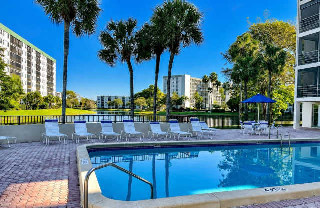 2307 S Cypress Bend Drive Gallery 2