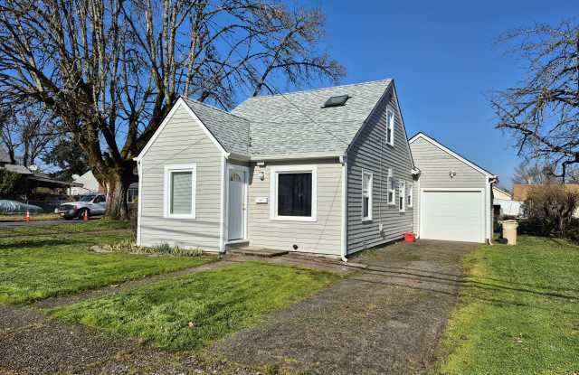 508 Se Ash Street - 508 Southeast Ash Street, Dallas, OR 97338